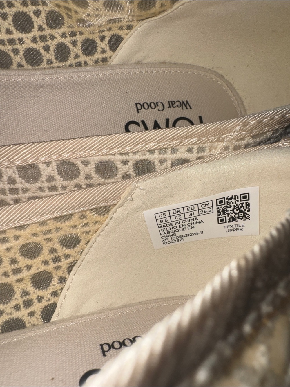 TOMS - Picture 7 of 10
